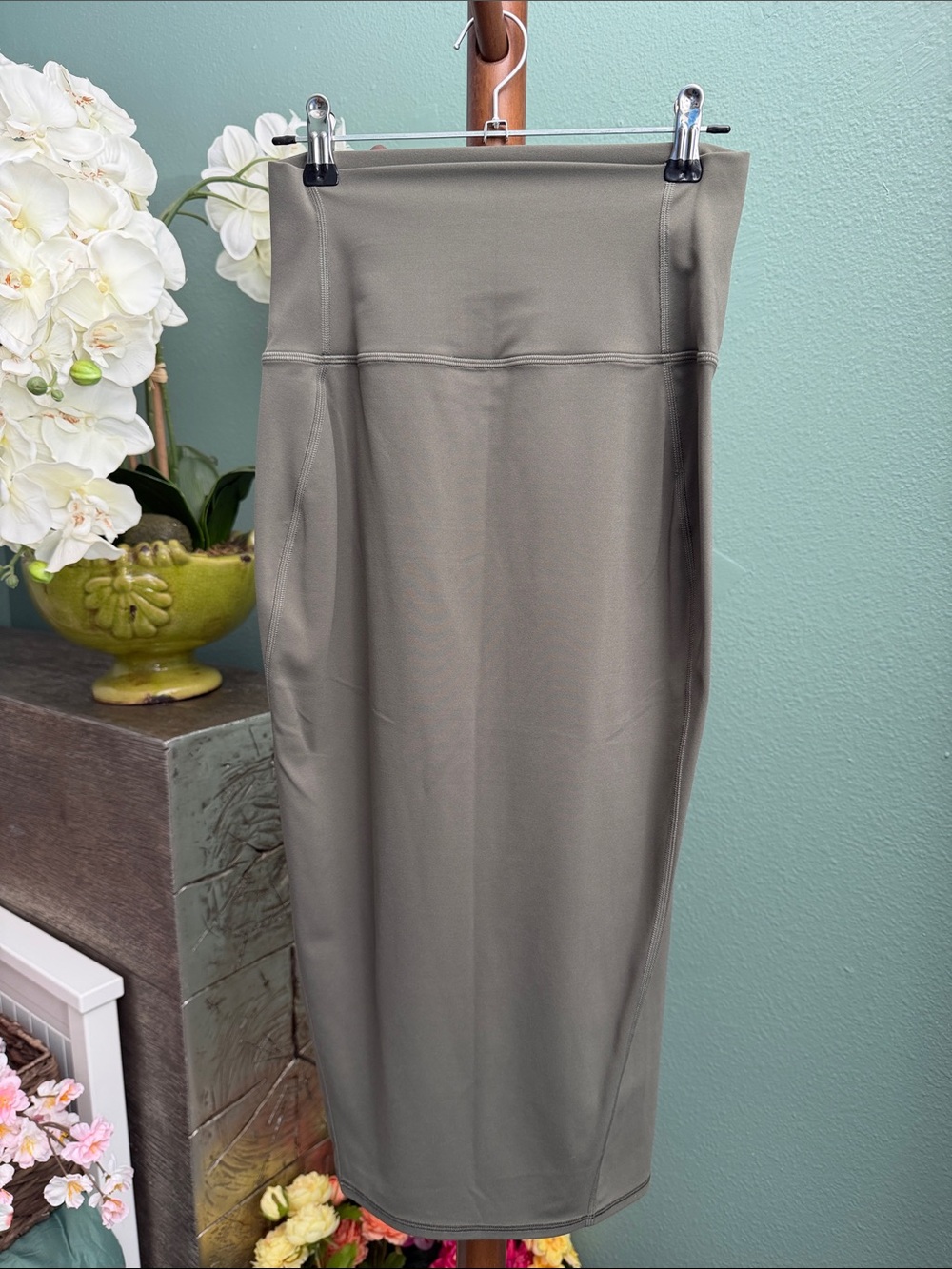 LULULEMON Nulu Slim-Fit High-Rise Midi Skirt